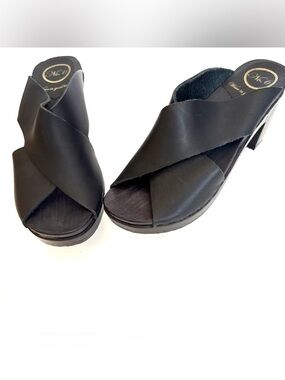 No. 6 Black Crossover Leather Clogs in Size 38